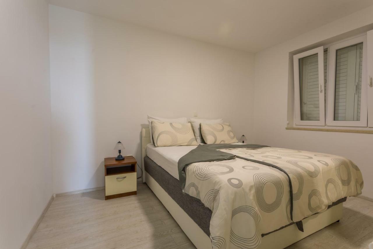 Apartmani Marija Jakir Brela Esterno foto