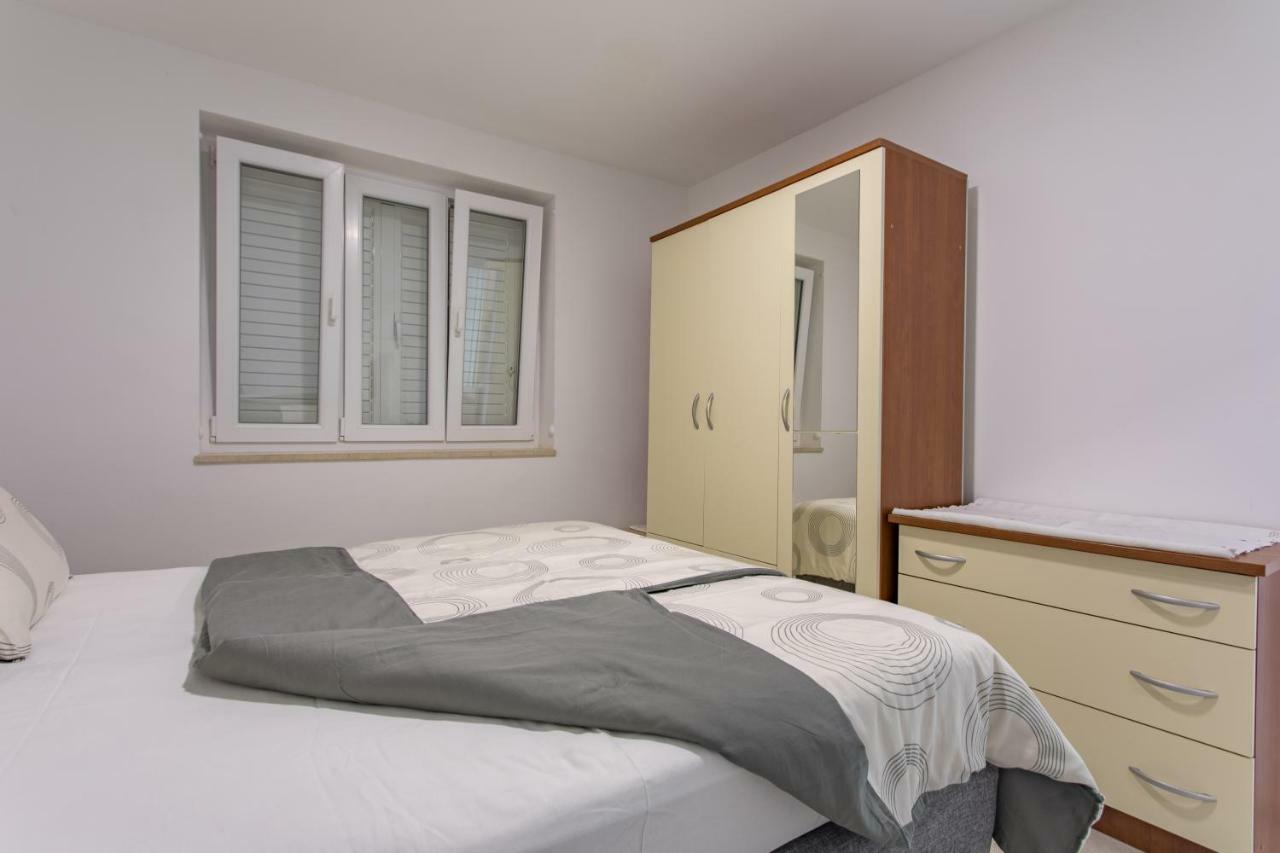 Apartmani Marija Jakir Brela Esterno foto