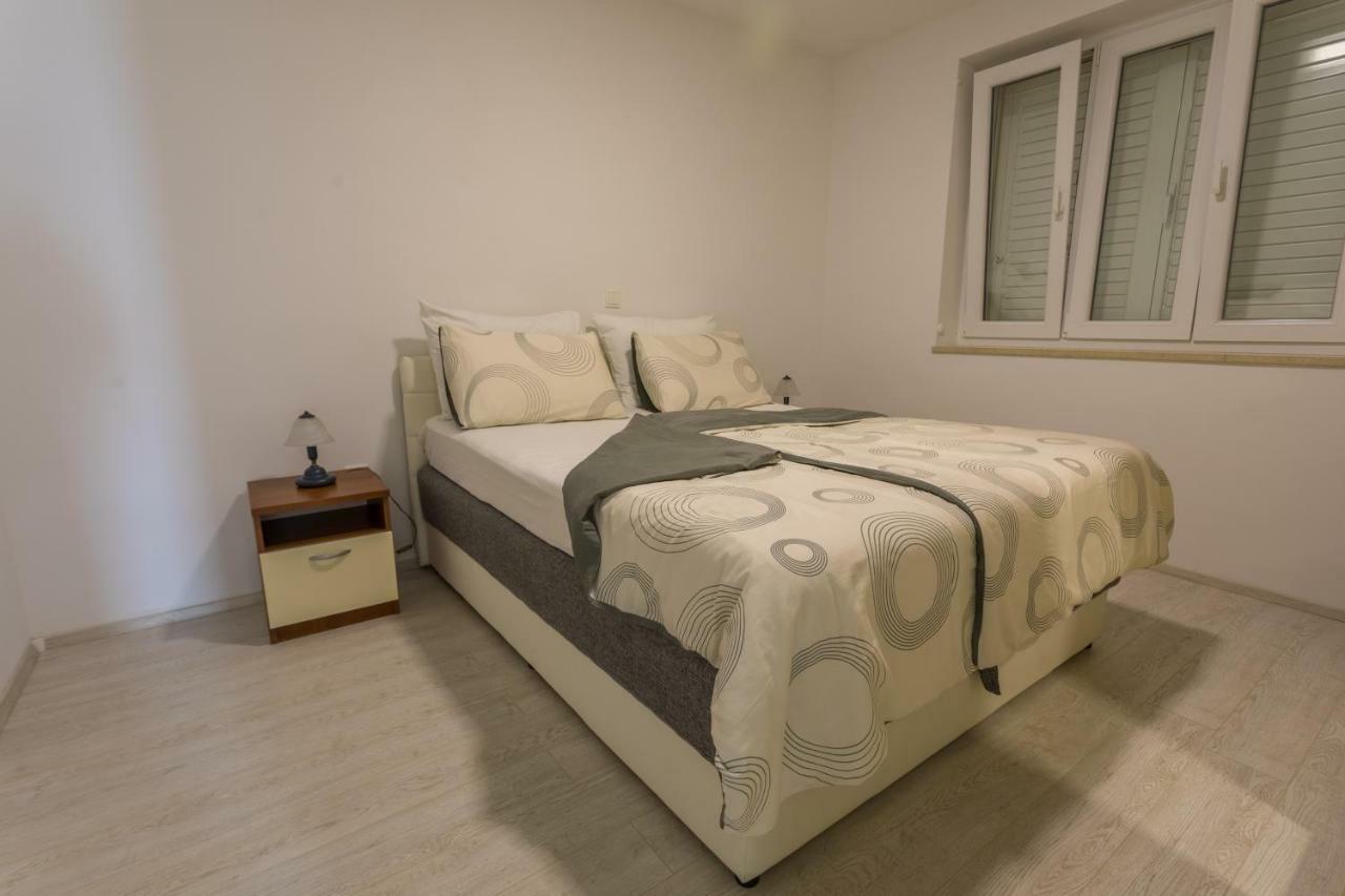 Apartmani Marija Jakir Brela Esterno foto