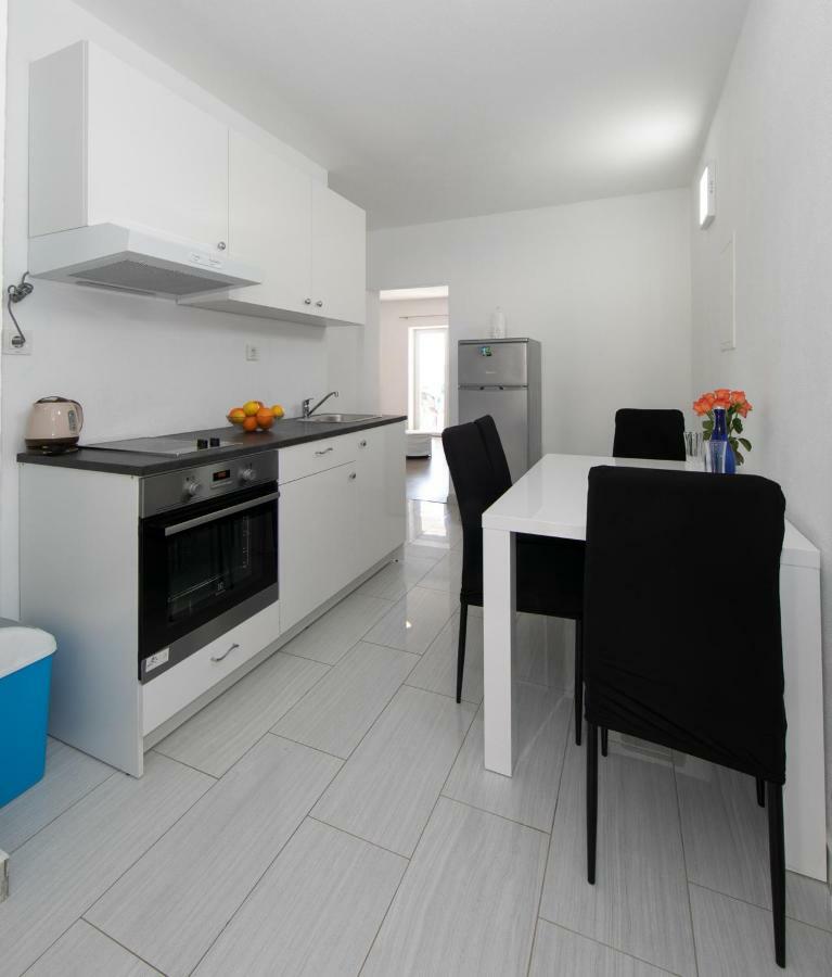 Apartmani Marija Jakir Brela Esterno foto