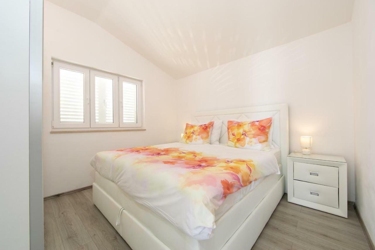 Apartmani Marija Jakir Brela Esterno foto